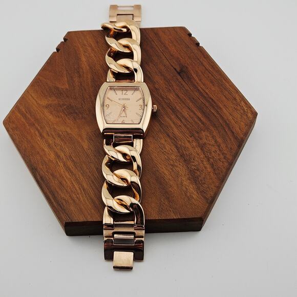 R.J. Graziano Women's Gold Tone Chunky Chain Statement Watch Bold Gaudy RJG-122 - Picture 4 of 7